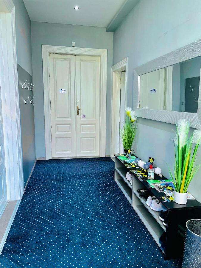 Hostel Rooms Ντέμπρετσεν Εξωτερικό φωτογραφία